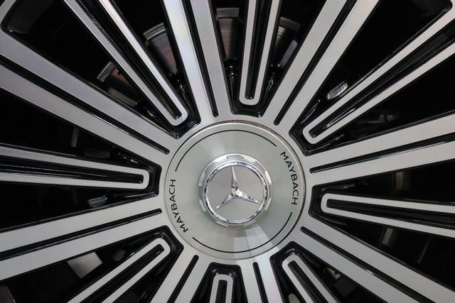 Mercedes-Benz GLS Vehicle Image 81