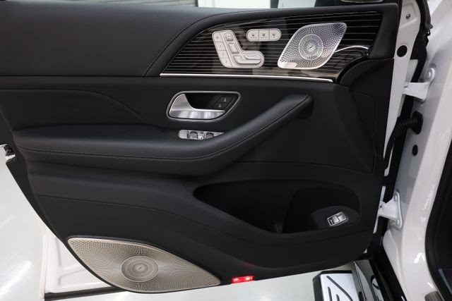 Mercedes-Benz GLS Vehicle Image 83