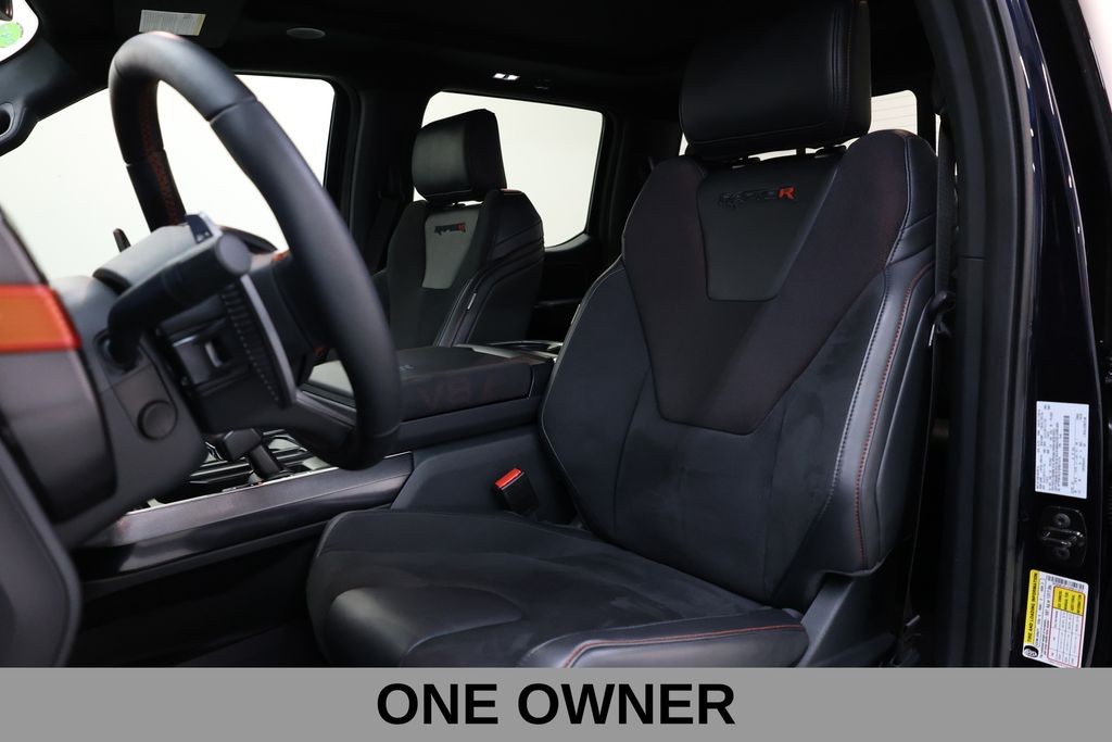 Ford F-150 Vehicle Full-screen Gallery Image 08
