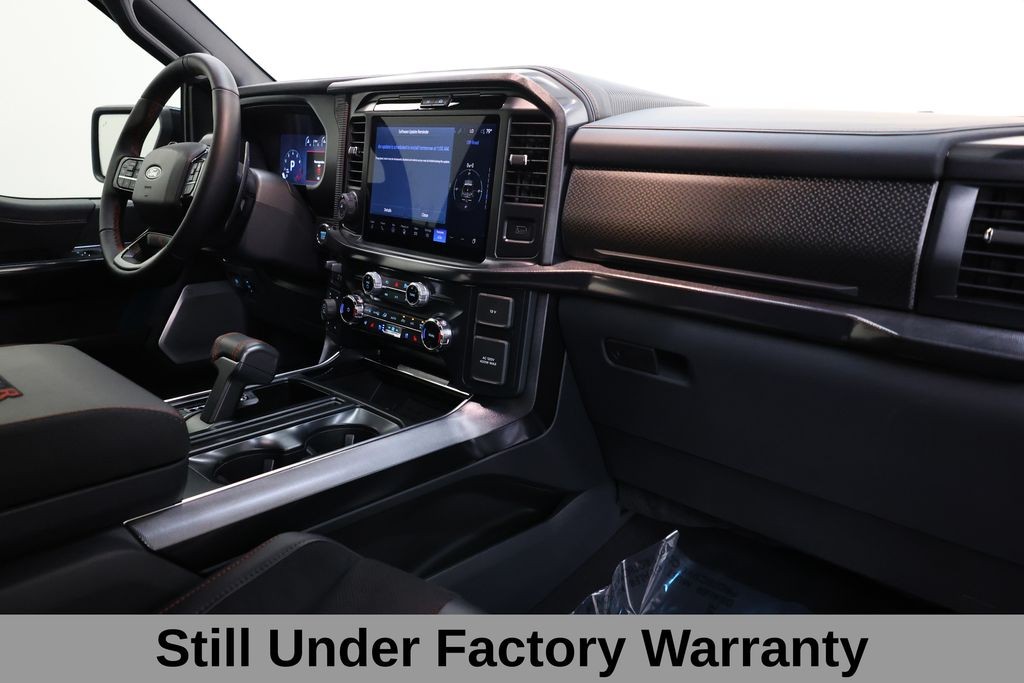 Ford F-150 Vehicle Full-screen Gallery Image 16