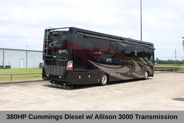 Fleetwood Discovery LXE Vehicle Full-screen Gallery Image 04