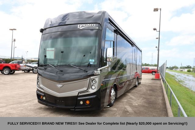 Fleetwood Discovery LXE Vehicle Full-screen Gallery Image 06