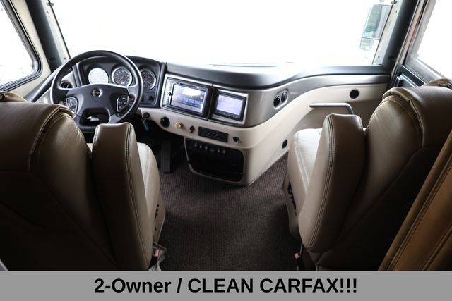 Fleetwood Discovery LXE Vehicle Full-screen Gallery Image 09