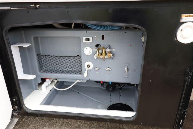 Fleetwood Discovery LXE Vehicle Full-screen Gallery Image 104