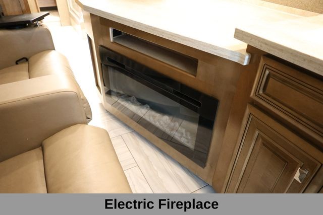 Fleetwood Discovery LXE Vehicle Full-screen Gallery Image 20