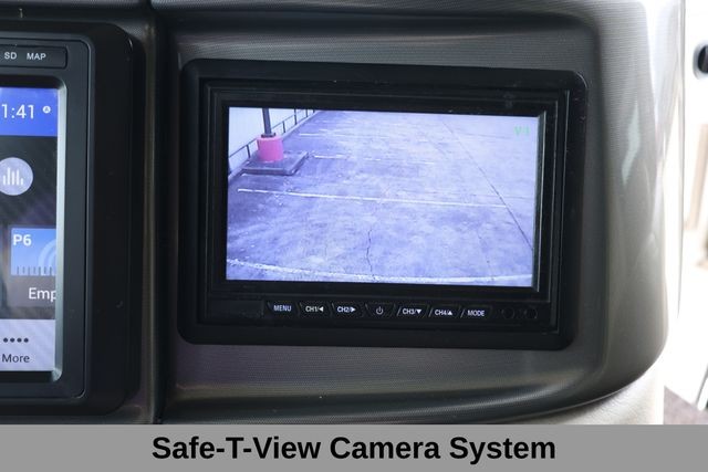 Fleetwood Discovery LXE Vehicle Full-screen Gallery Image 27