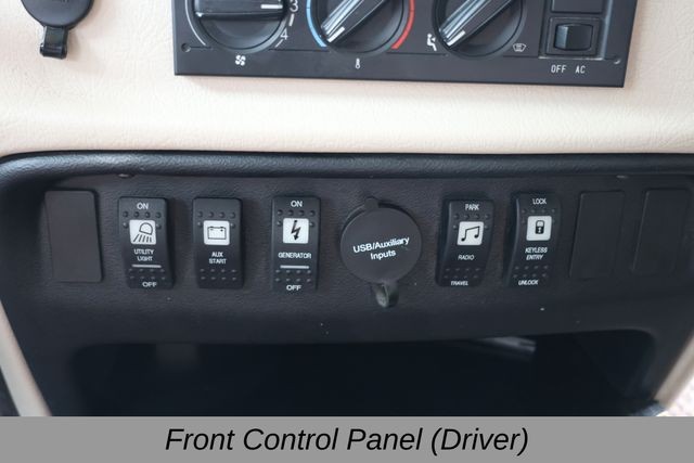 Fleetwood Discovery LXE Vehicle Full-screen Gallery Image 30