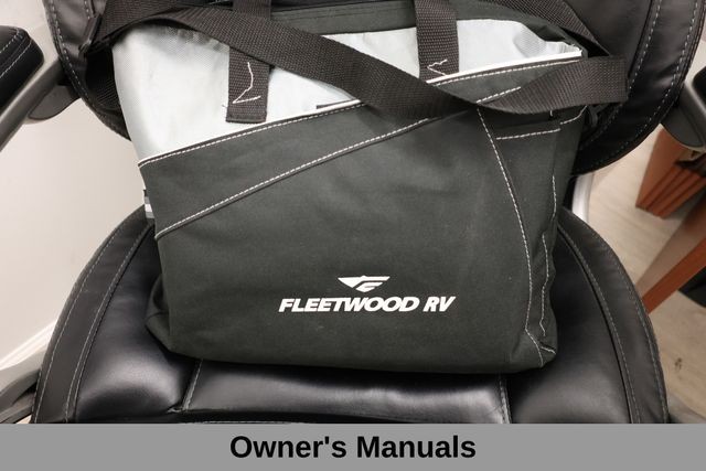 Fleetwood Discovery LXE Vehicle Full-screen Gallery Image 55