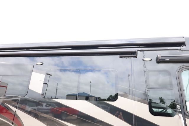 Fleetwood Discovery LXE Vehicle Full-screen Gallery Image 63