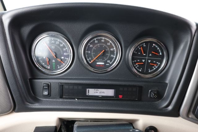 Fleetwood Discovery LXE Vehicle Full-screen Gallery Image 68