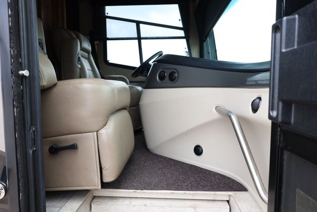 Fleetwood Discovery LXE Vehicle Full-screen Gallery Image 69