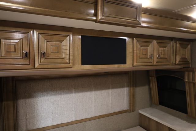 Fleetwood Discovery LXE Vehicle Full-screen Gallery Image 83