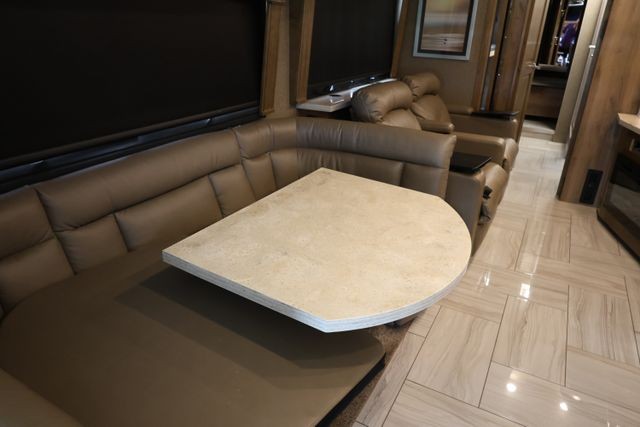 Fleetwood Discovery LXE Vehicle Full-screen Gallery Image 88