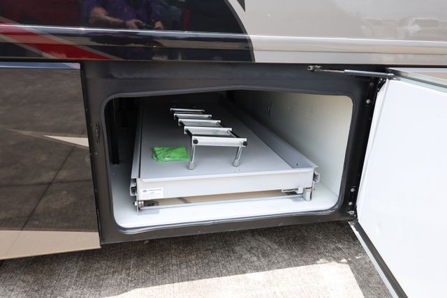 Fleetwood Discovery LXE Vehicle Full-screen Gallery Image 91