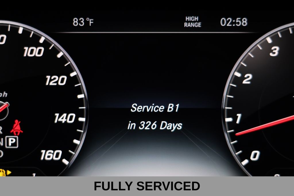 Mercedes-Benz G-Class Vehicle Full-screen Gallery Image 07