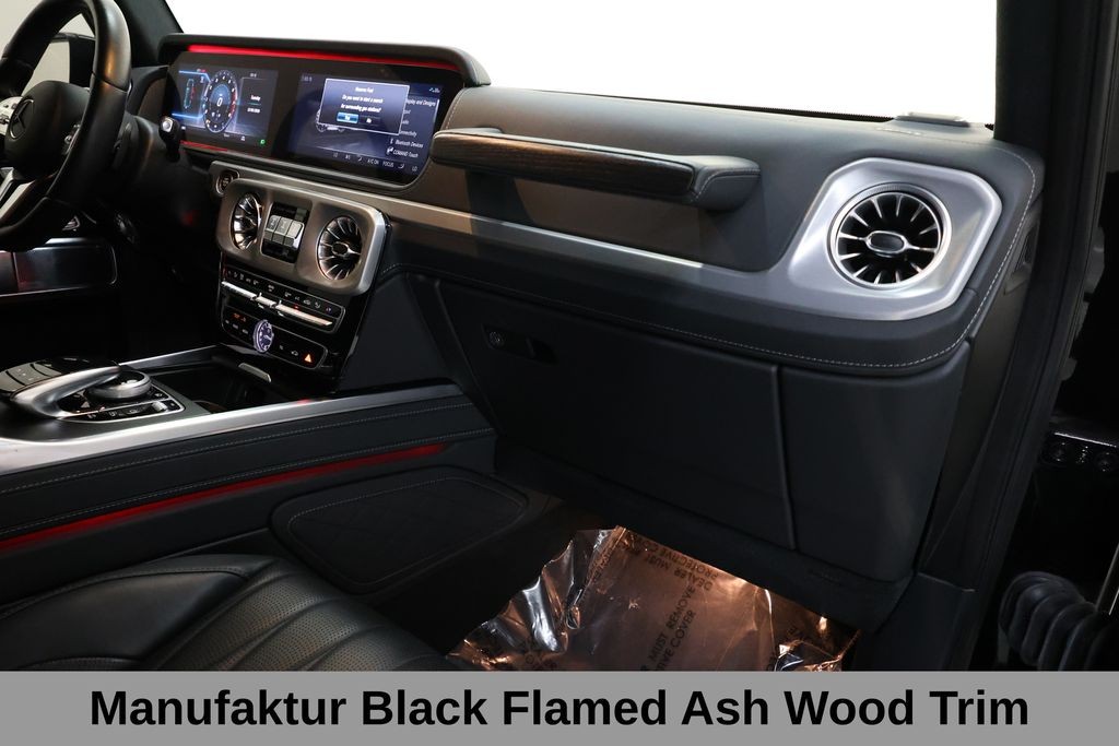 Mercedes-Benz G-Class Vehicle Full-screen Gallery Image 13