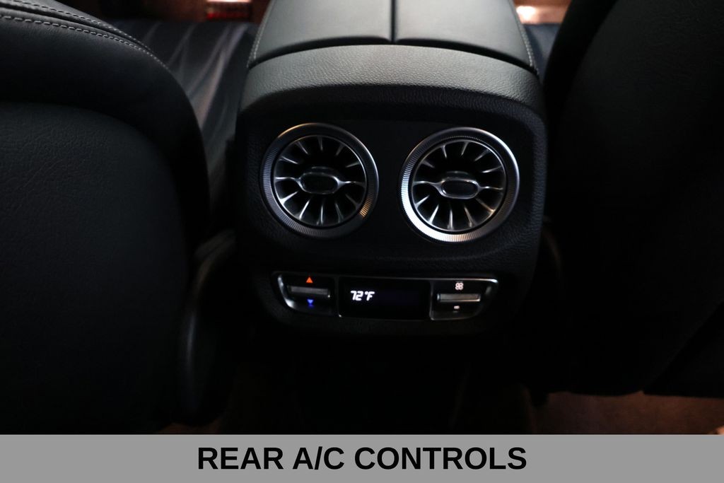 Mercedes-Benz G-Class Vehicle Full-screen Gallery Image 31