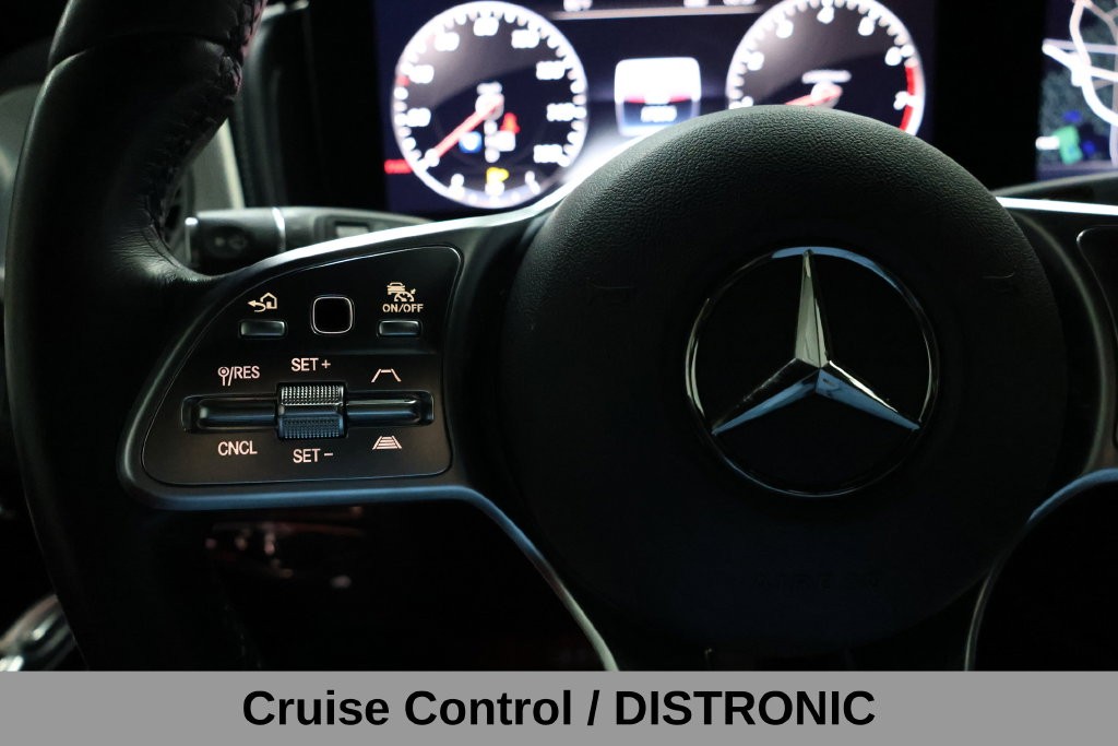 Mercedes-Benz G-Class Vehicle Full-screen Gallery Image 35
