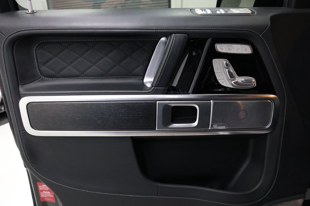 Mercedes-Benz G-Class Vehicle Full-screen Gallery Image 70