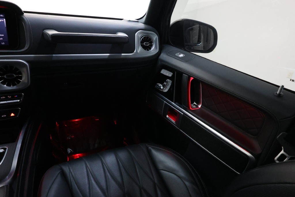 Mercedes-Benz G-Class Vehicle Full-screen Gallery Image 82