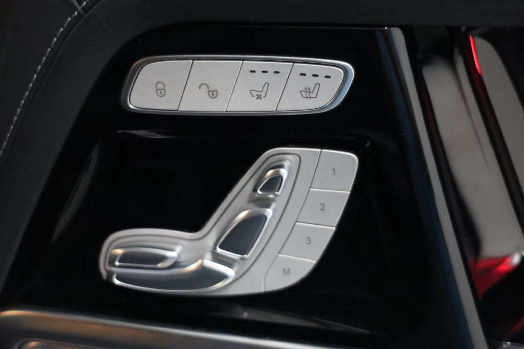 Mercedes-Benz G-Class Vehicle Full-screen Gallery Image 88