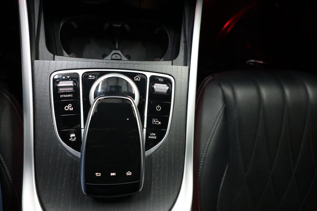 Mercedes-Benz G-Class Vehicle Full-screen Gallery Image 89