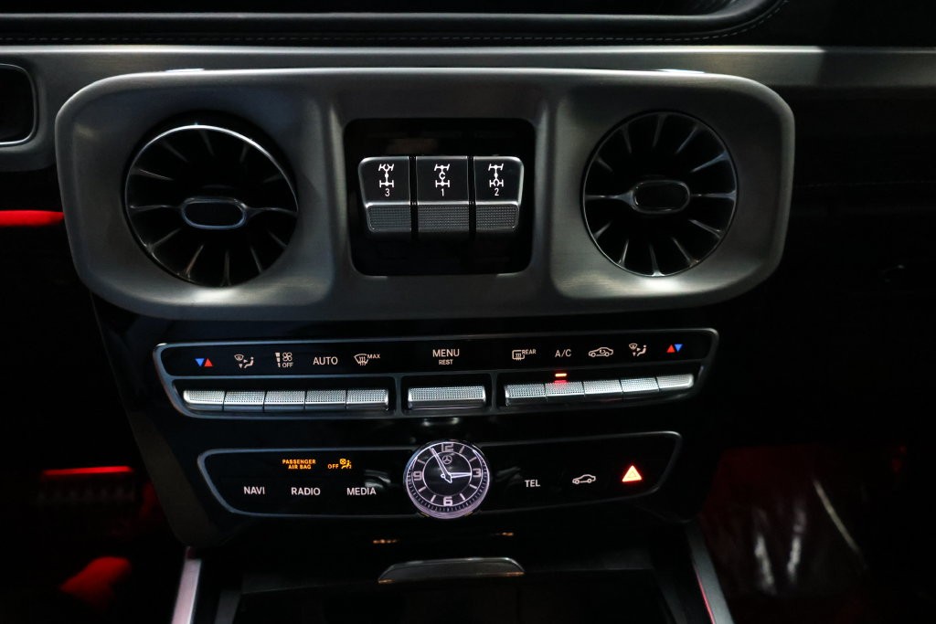 Mercedes-Benz G-Class Vehicle Full-screen Gallery Image 91