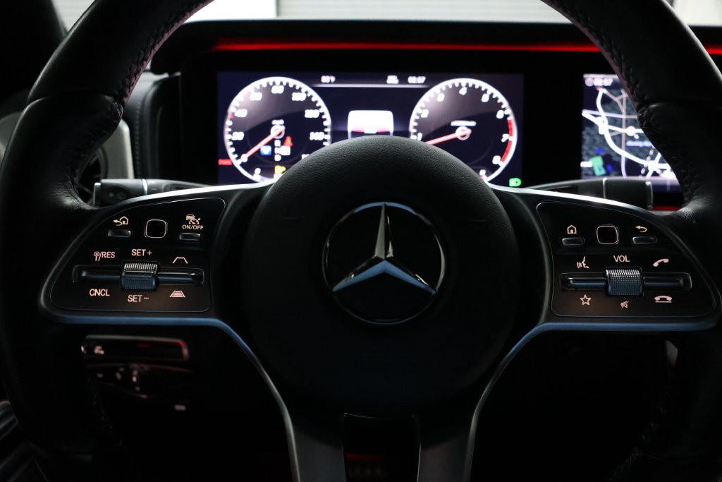 Mercedes-Benz G-Class Vehicle Full-screen Gallery Image 94