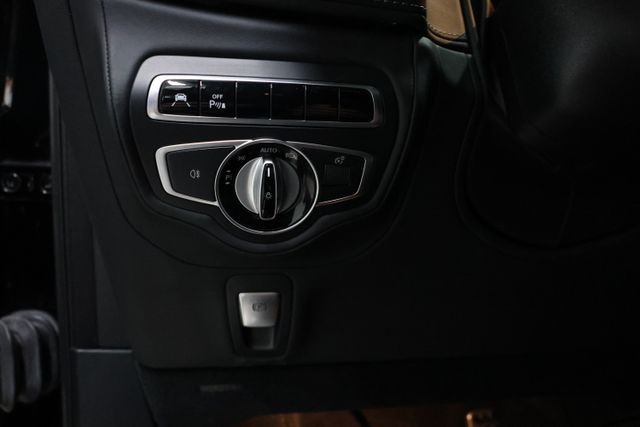 Mercedes-Benz G-Class Vehicle Image 71