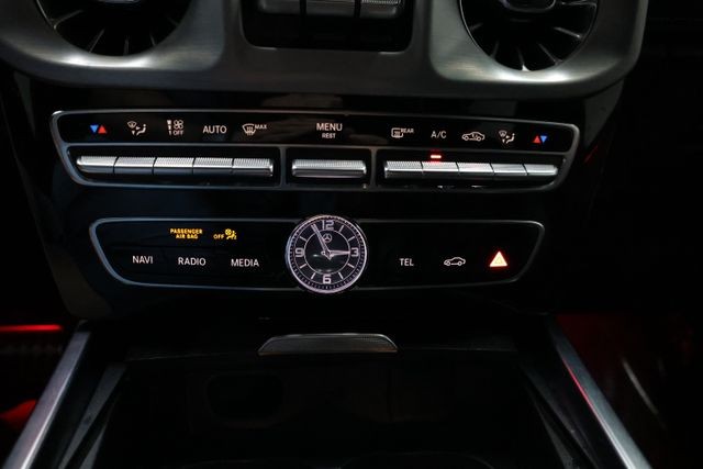 Mercedes-Benz G-Class Vehicle Image 90