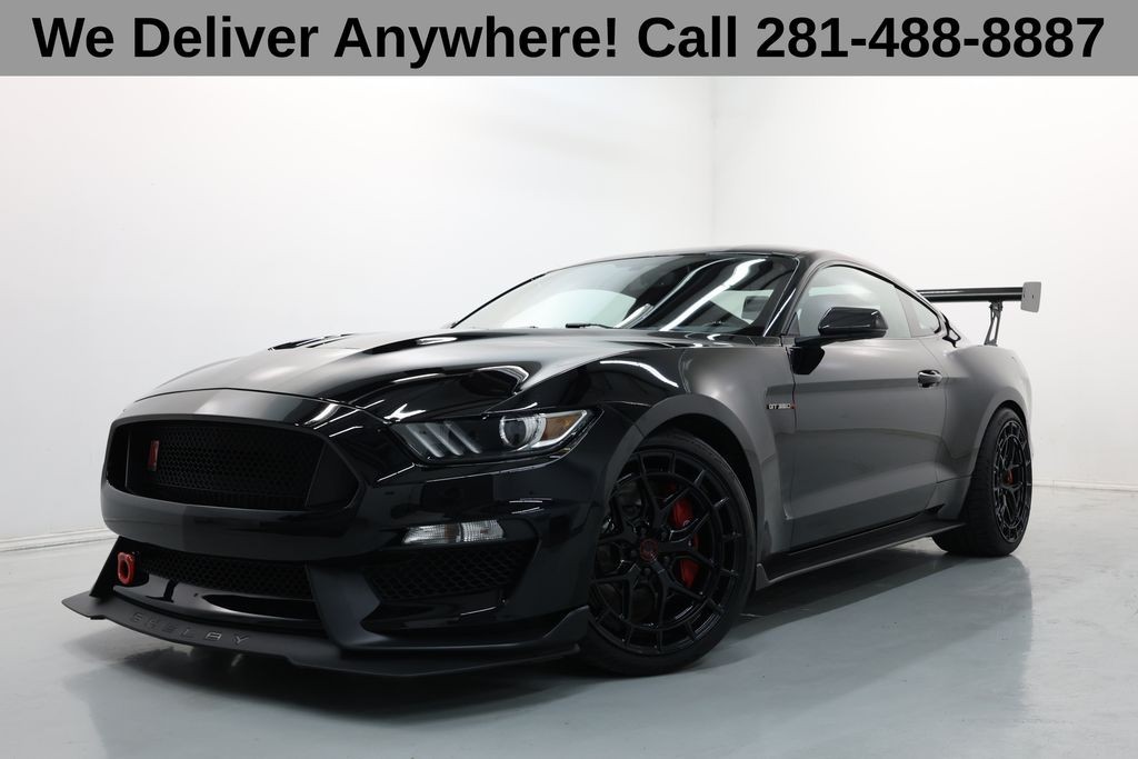 Ford Mustang Vehicle Full-screen Gallery Image 03