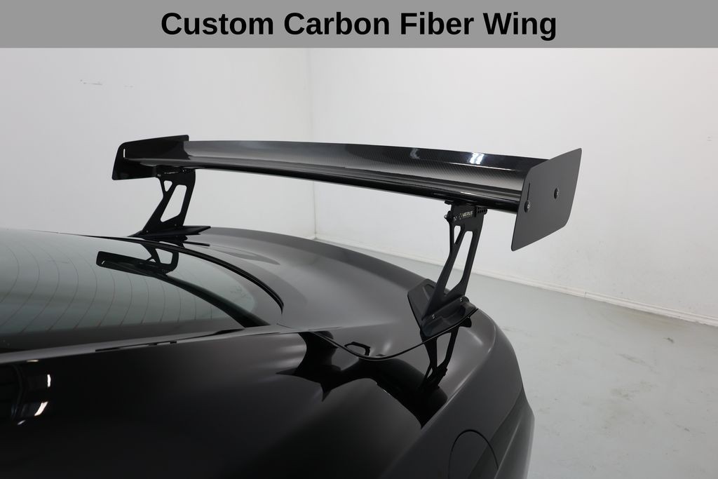 Ford Mustang Vehicle Full-screen Gallery Image 17