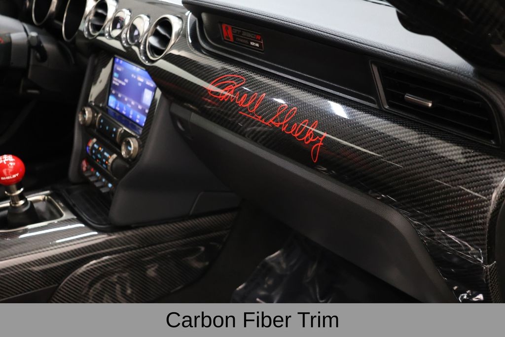 Ford Mustang Vehicle Full-screen Gallery Image 19
