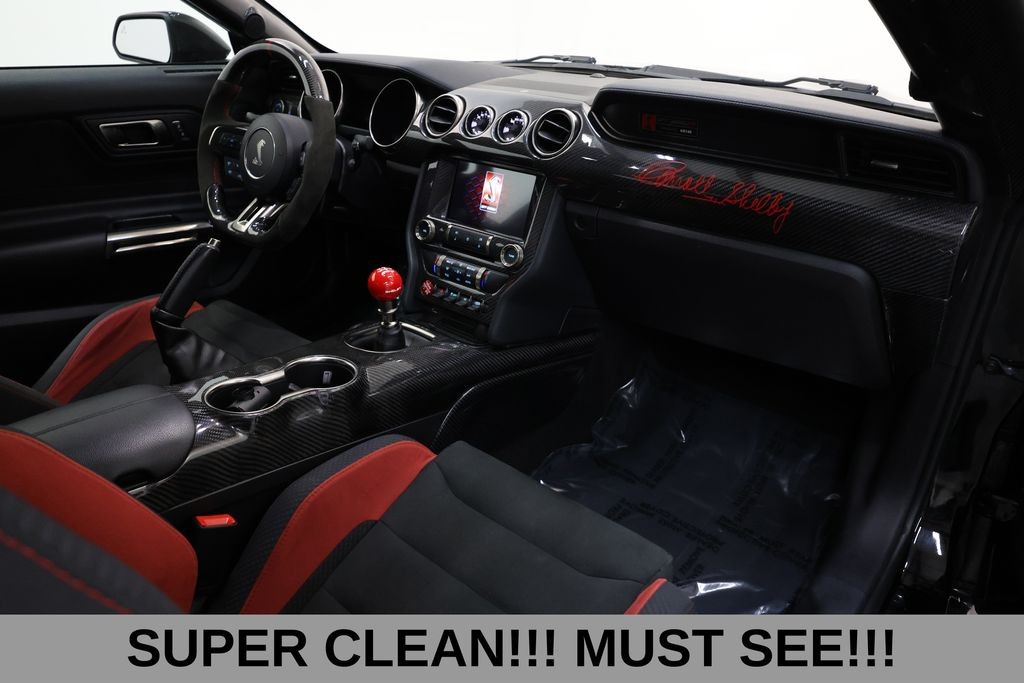 Ford Mustang Vehicle Full-screen Gallery Image 23