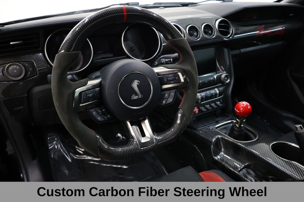 Ford Mustang Vehicle Full-screen Gallery Image 39