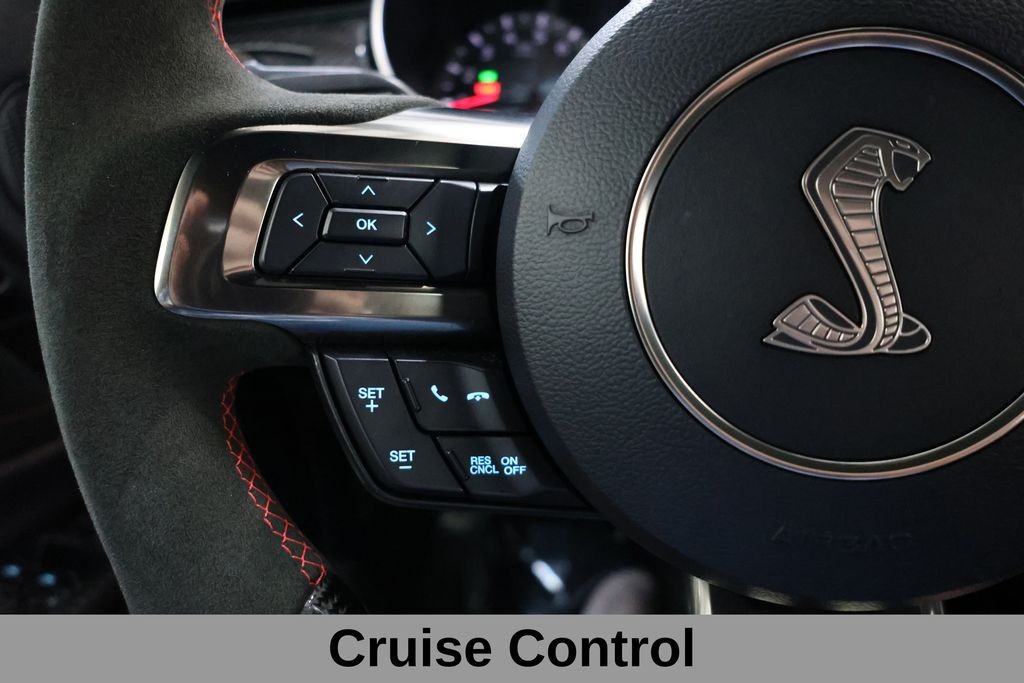 Ford Mustang Vehicle Full-screen Gallery Image 40