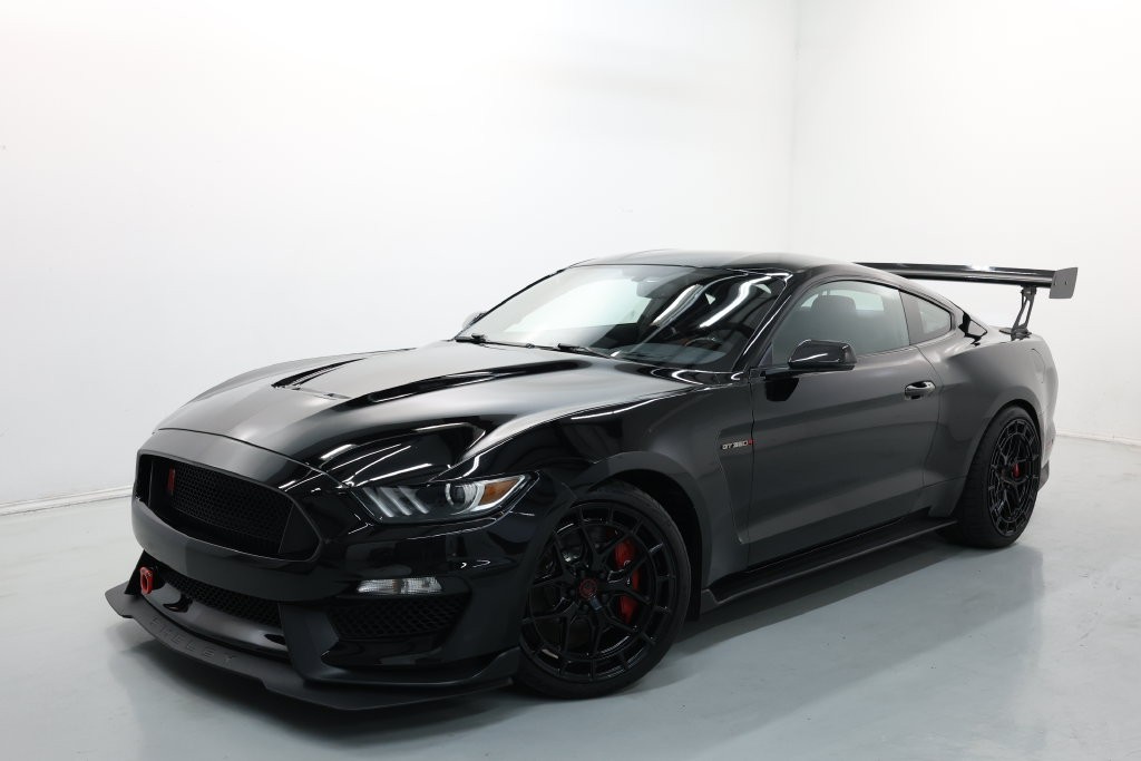 Ford Mustang Vehicle Full-screen Gallery Image 55