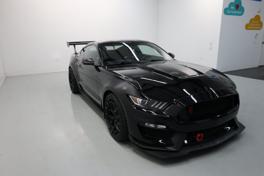 Ford Mustang Vehicle Full-screen Gallery Image 56