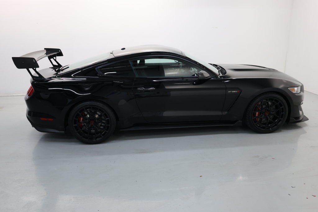 Ford Mustang Vehicle Full-screen Gallery Image 65