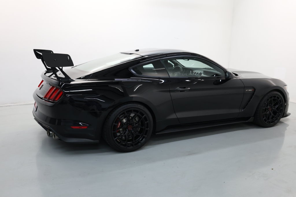 Ford Mustang Vehicle Full-screen Gallery Image 66