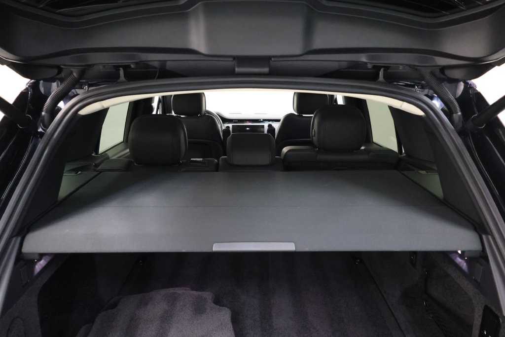 Land Rover Range Rover Vehicle Full-screen Gallery Image 61