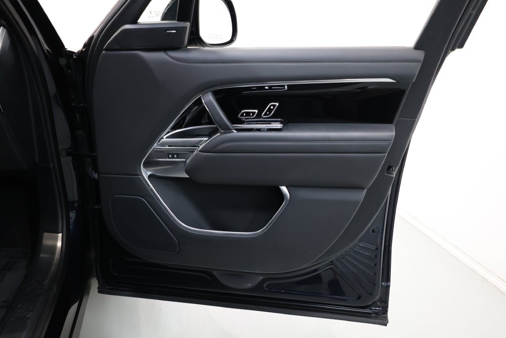 Land Rover Range Rover Vehicle Full-screen Gallery Image 66