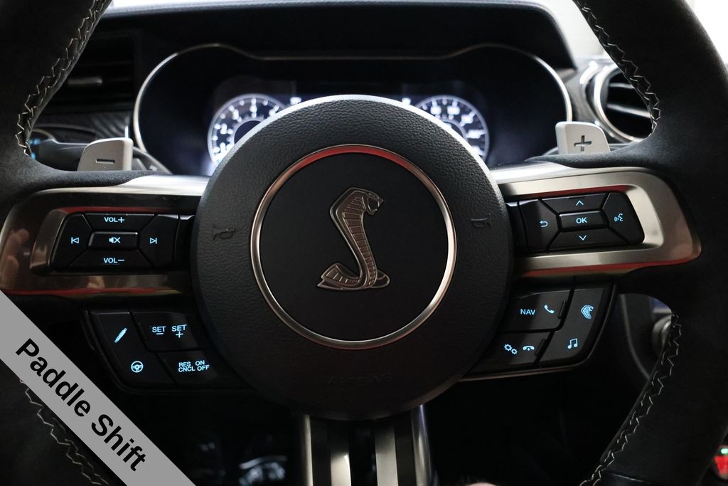 Ford Mustang Vehicle Full-screen Gallery Image 41