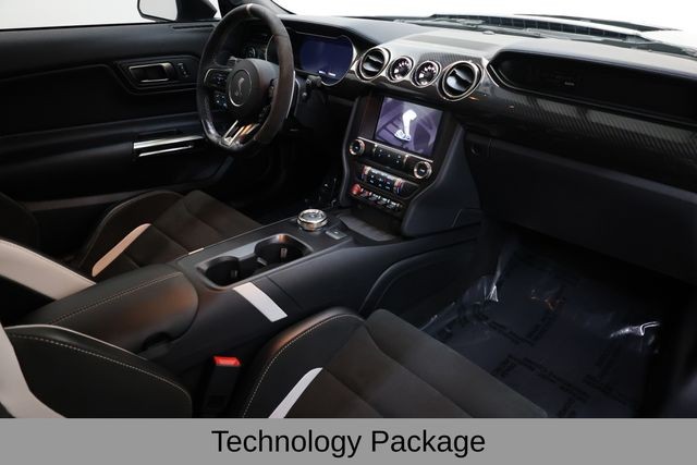 Ford Mustang Vehicle Image 16