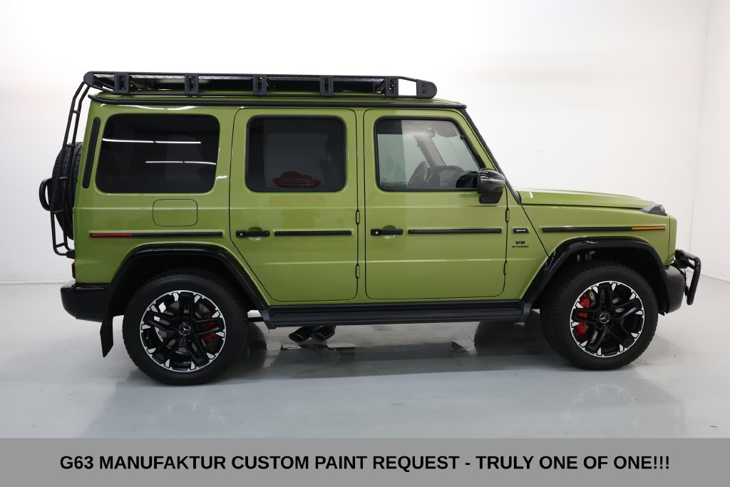 Mercedes-Benz G-Class Vehicle Full-screen Gallery Image 05