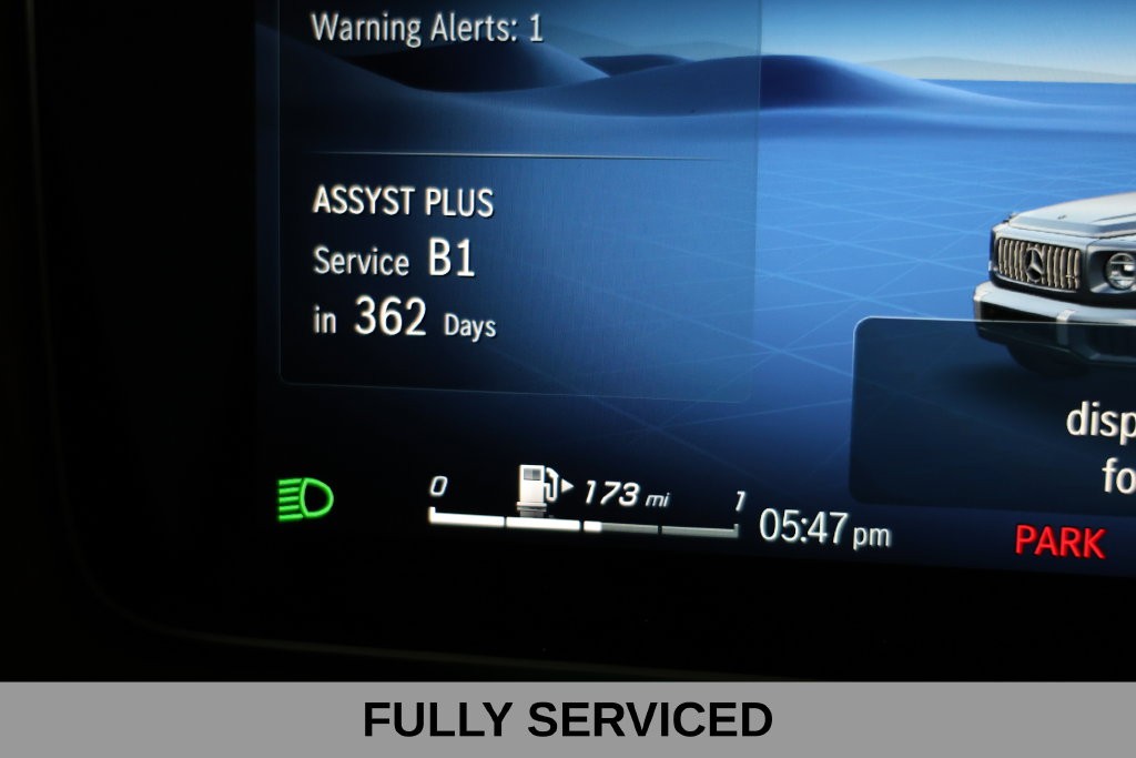 Mercedes-Benz G-Class Vehicle Full-screen Gallery Image 09
