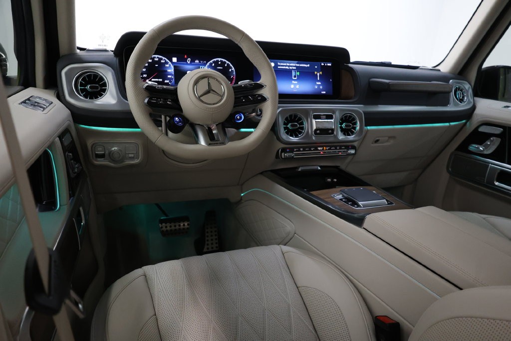 Mercedes-Benz G-Class Vehicle Full-screen Gallery Image 101
