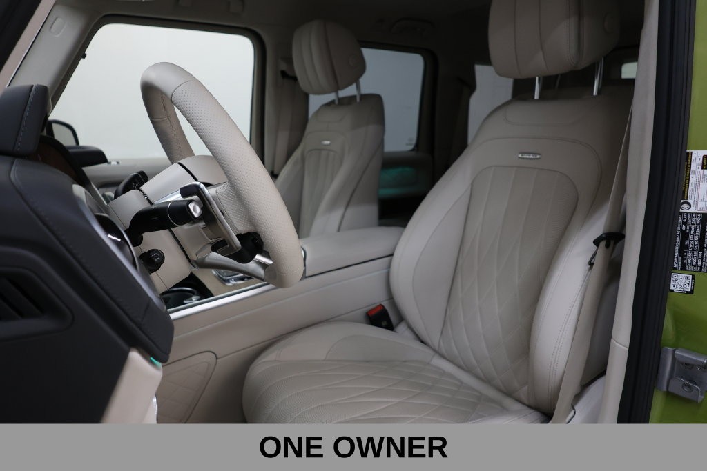 Mercedes-Benz G-Class Vehicle Full-screen Gallery Image 11