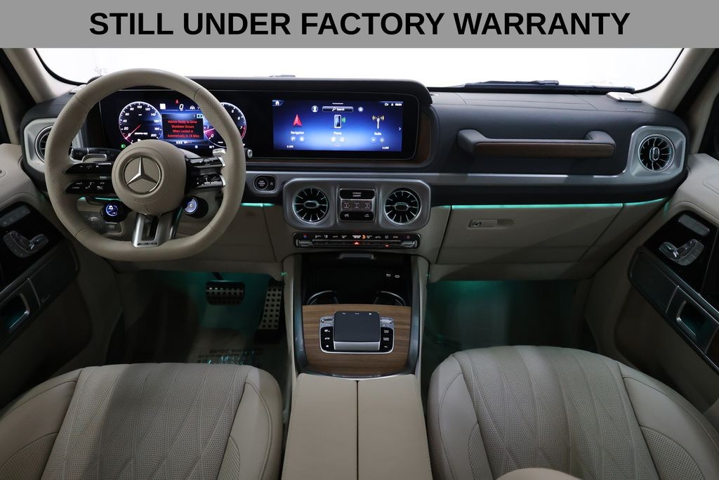 Mercedes-Benz G-Class Vehicle Full-screen Gallery Image 21