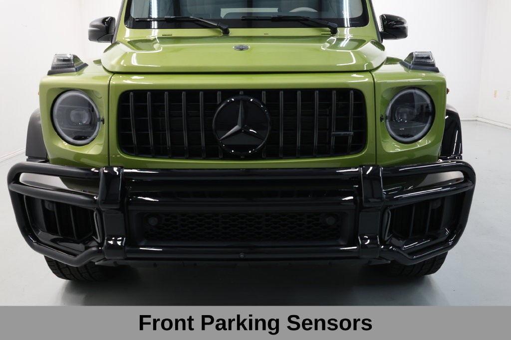 Mercedes-Benz G-Class Vehicle Full-screen Gallery Image 30